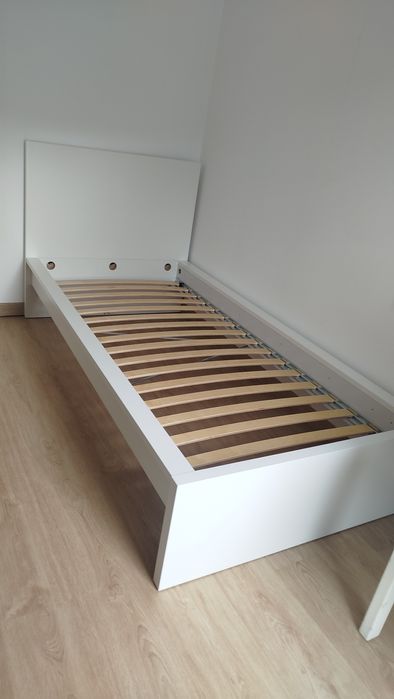 Cama IKEA com estrado