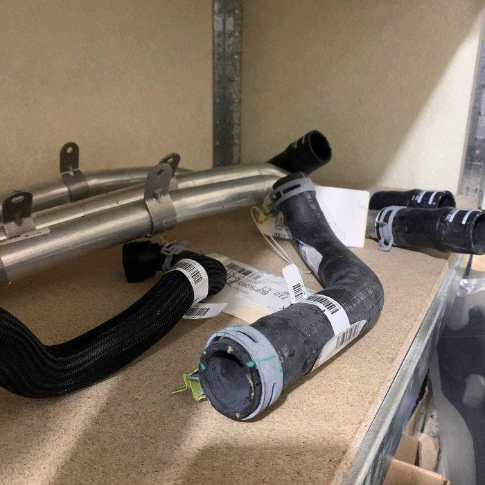 Патрубок охлаждения трубка акпп чироки Jeep Cherokee шланг рідини