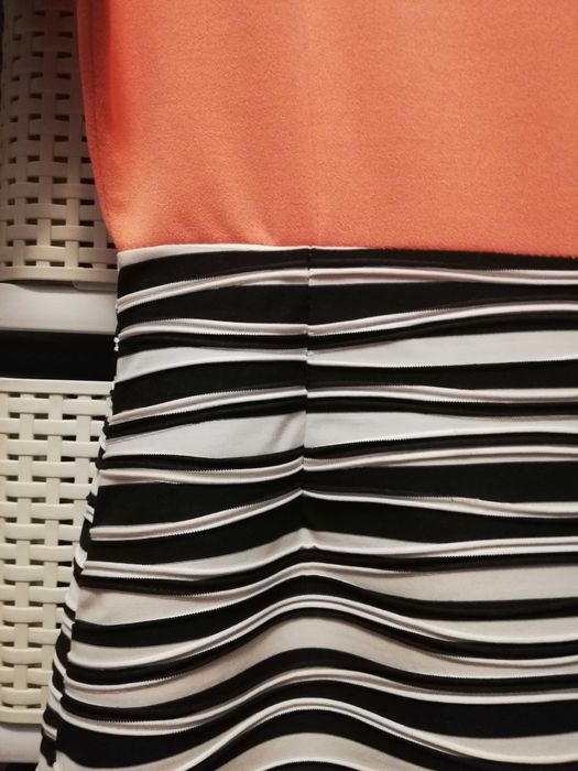 Włoska elegancka sukienka mini z krótkimi rękawkami S