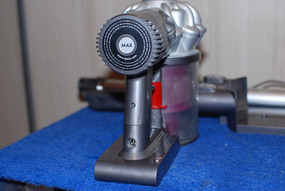 Dyson V6 odkurzacz bezprzewodowy .Komplet .