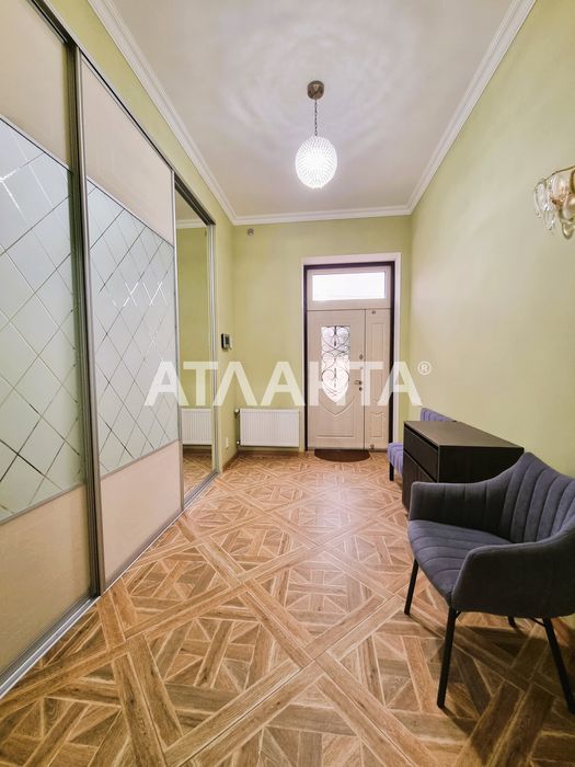 Дом с подвалом на участке 6 соток на  Фонтане