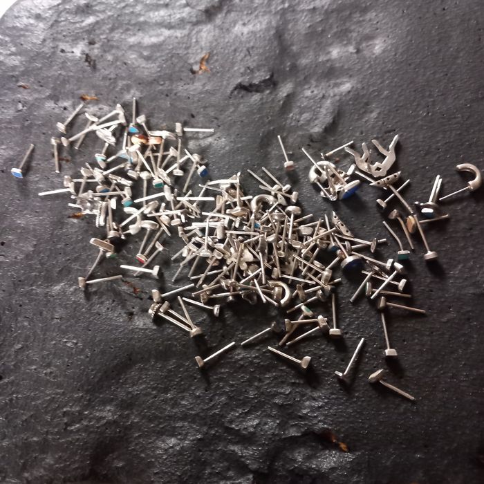 Brincos pequenos em prata