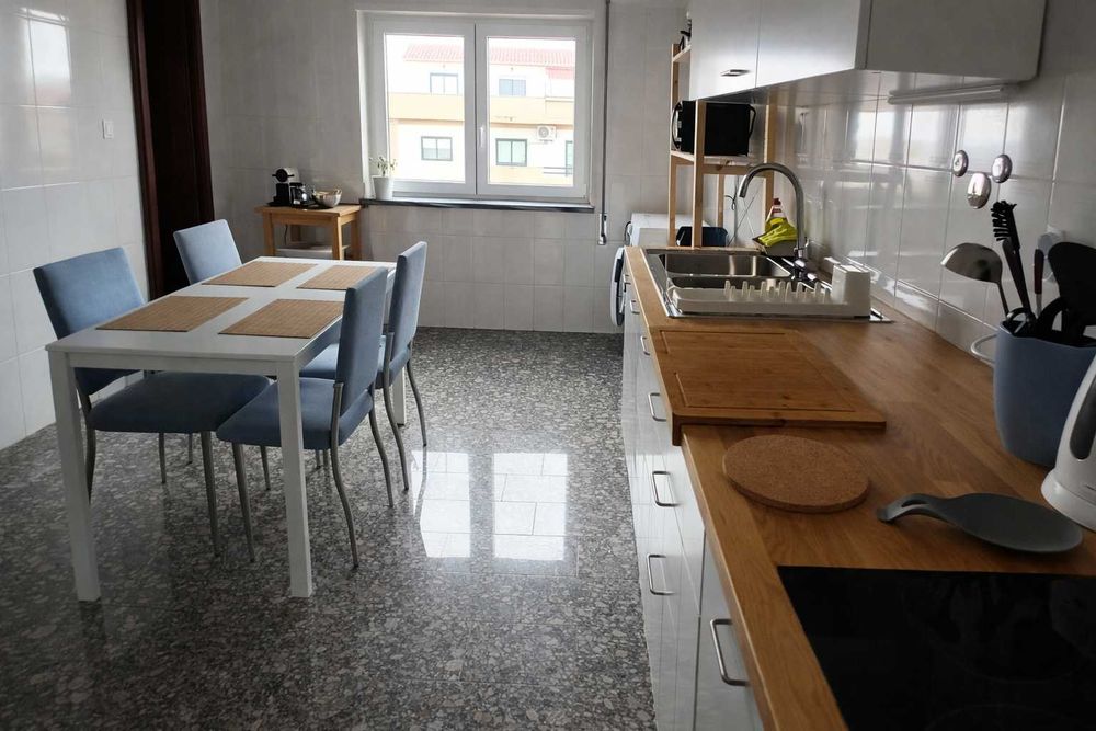 Quartos em Apartamento T3 Renovado: Vista e Localização Privilegiada