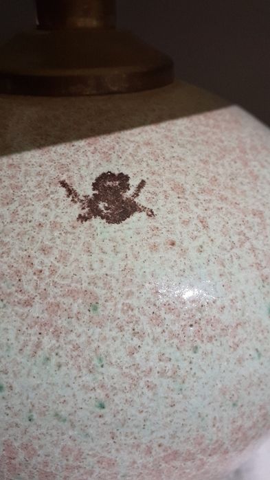 Candeeiro de mesa de criador novo