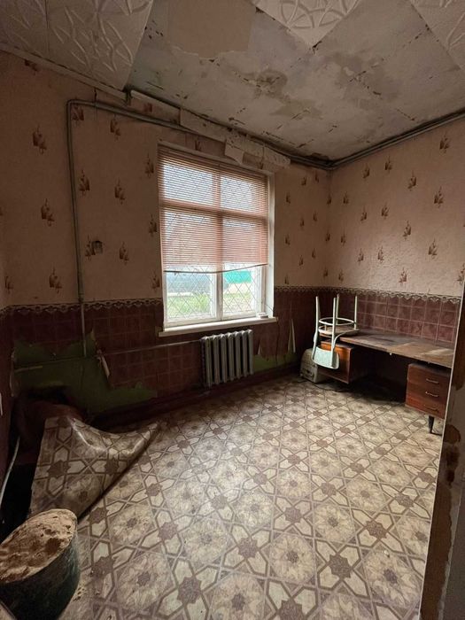 Продаж будівель у центрі смт. Сосниця