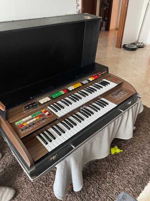 Vendo orgão com pouco uso