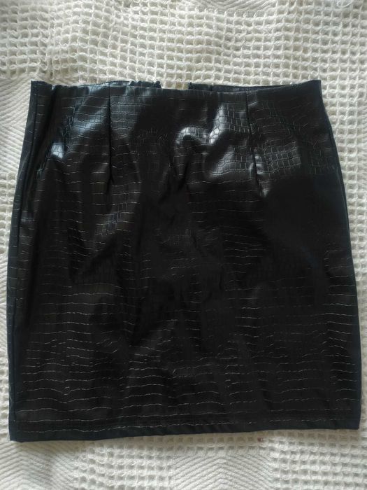 Saia de cabedal preta