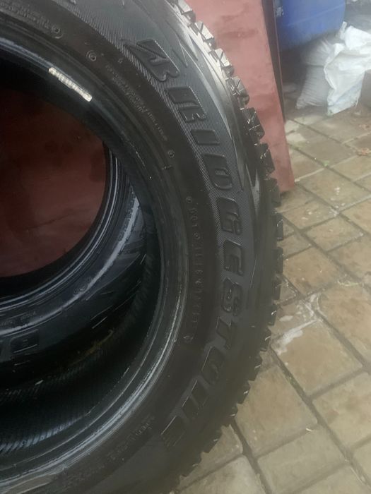 Bridgestone  DM-V1  235/65 R17 зима