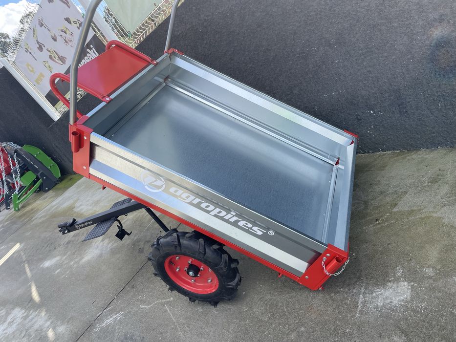 Atrelado motocultivador basculante