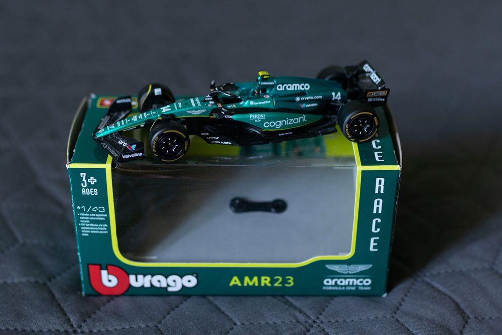 Formula 1 Aston Martin burago, нова