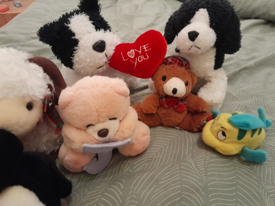 Vários peluches.