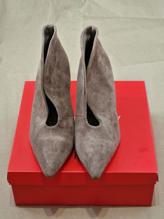 Замшеві ботильйони на високих підборах сіро-коричневого кольору, р40