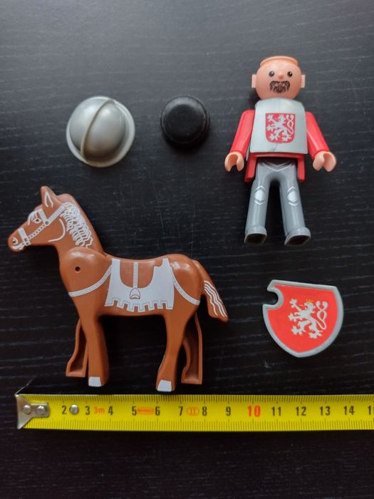 Figurka Minionka i rycerz na koniu zabawka z Czech