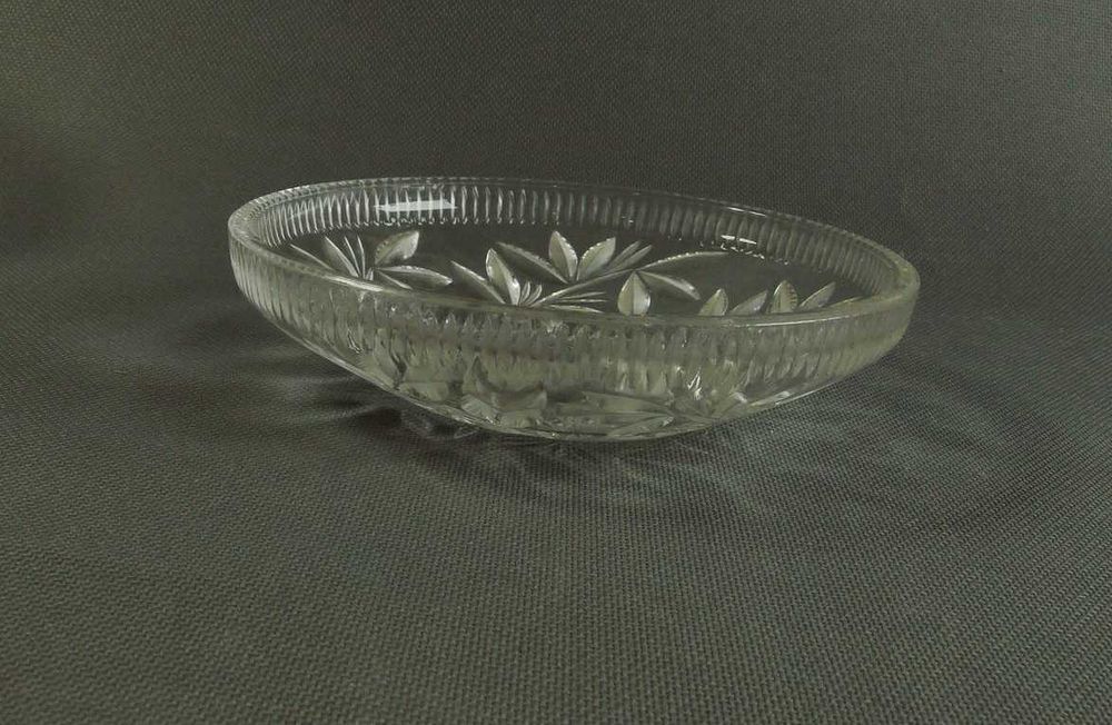 Прозоре скло старий посуд Вживане