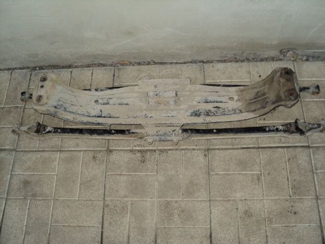 Передняя балка  подрамник мазда 626 GE