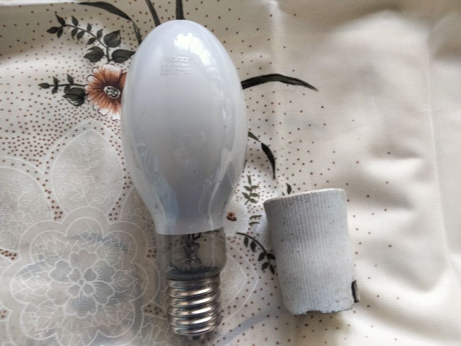 Продам Лампу. Есть потрон