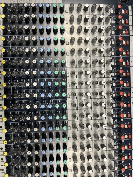 Mesa de som Soundcraft GB4