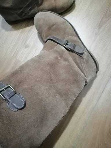 Botas de pele (camurça) com pêlo no interior