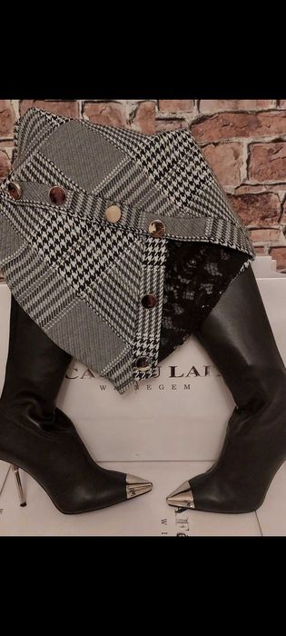 Atrakcyjna spódniczka w kratkę z koronkową wstawką Made in Italy