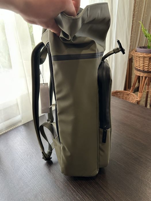 Чоловічий міський рюкзак Calvin Klein Jeans Rubberised Roll-Top Backpack Black (Артикул: ZM0ZM03056) Оригінал