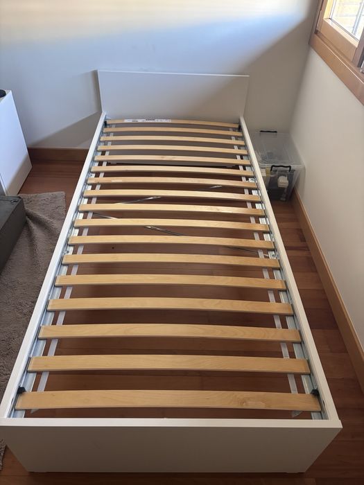 Cama de Solteiro + Estrado em Perfeito Estado