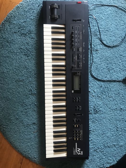 Piano Korg N5 Music synthesizer - capa incluida