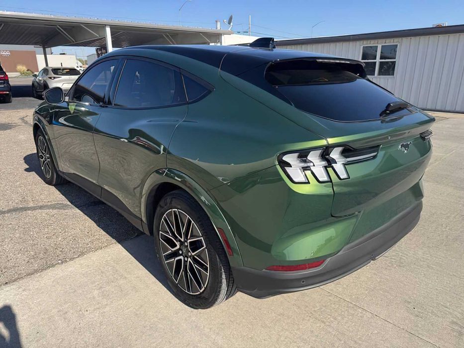 Ford Mustang Mach-E Premium      2025