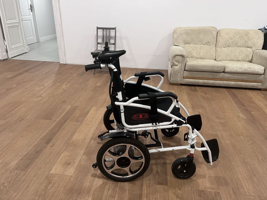 Wozek inwalidzki z napedem elektrycznym