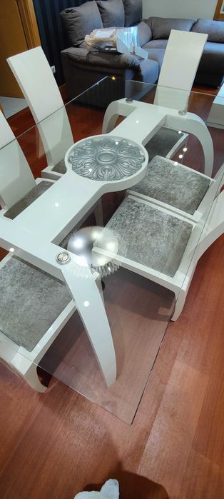 Mesa de jantar de vidro