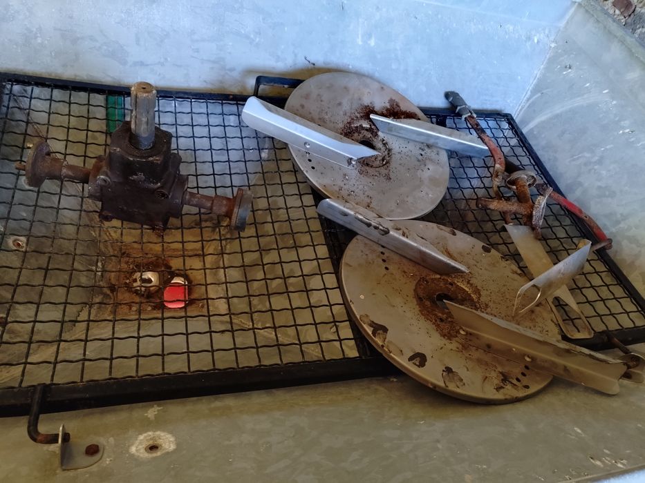 Rozsiewacz nawozu do remontu