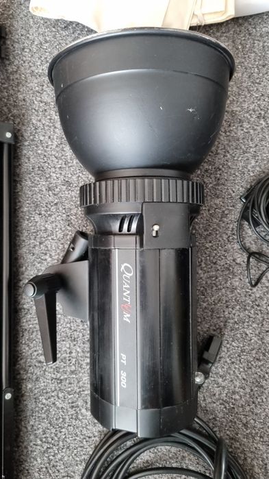 Studyjna lampa błyskowa Quantuum PT 300 zestaw oświetleniowy fotografi