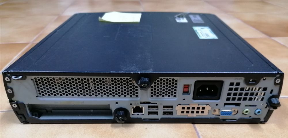 Computadores de caixa pequena com Windows 10423158080225955845