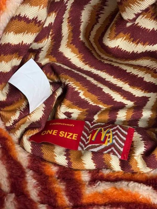 Kapelusz futerkowy McDonald’s Nostalgia-limitowany merch 2000s