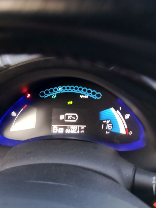 Продам nissan leaf 120 km