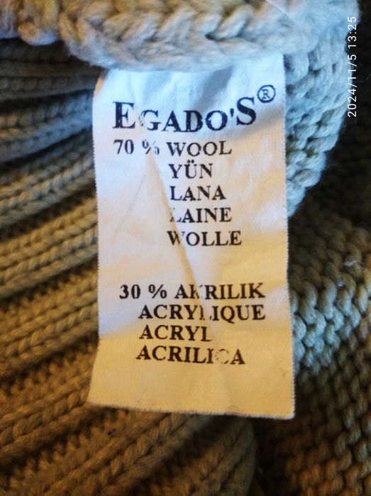 Світер, кофта. 70% вовни. Текст!