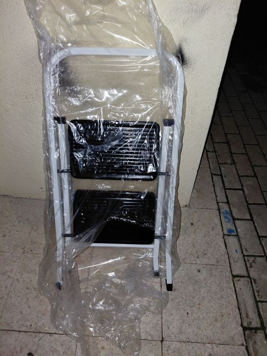 2-Step Stepladder446739882842542082