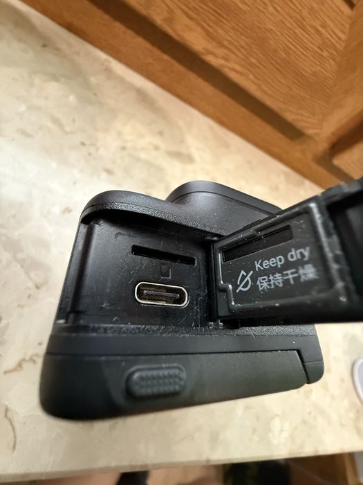 Kamera sportowa INSTA360 Ace Pro (dwie baterie, uchwyt, przylepiec)