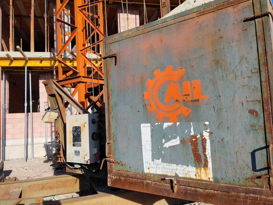 Grua Cail com 18m