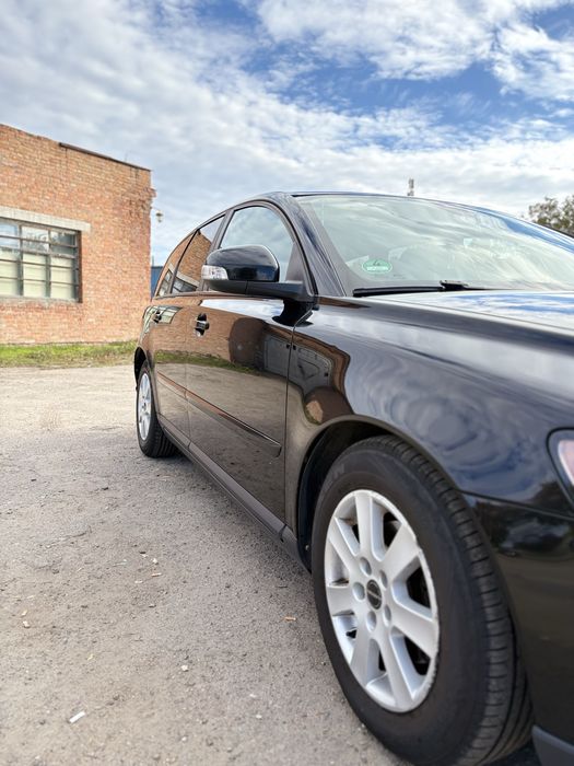 Продаж Volvo v50
