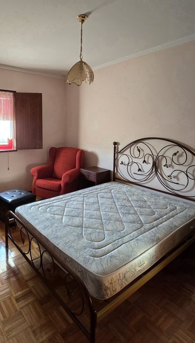 Cama vintage castanha com ou sem colchão