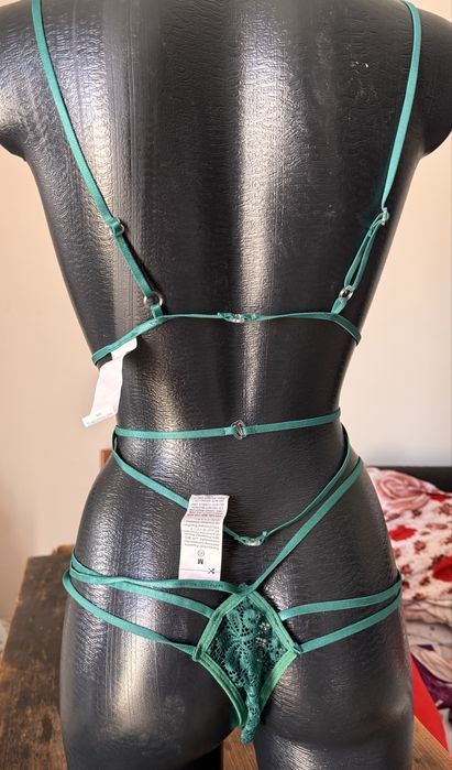 Conjunto renda M preto, vermelho ou verde