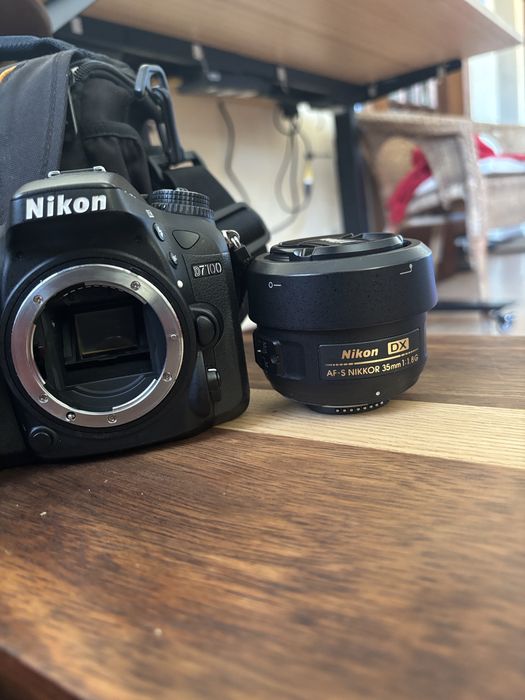 Camera Nikon D7100 + Objetiva Nikon AF-S DX Nikkor 35mm plus bolsa