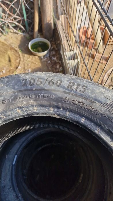 Vários pneus em bos estado