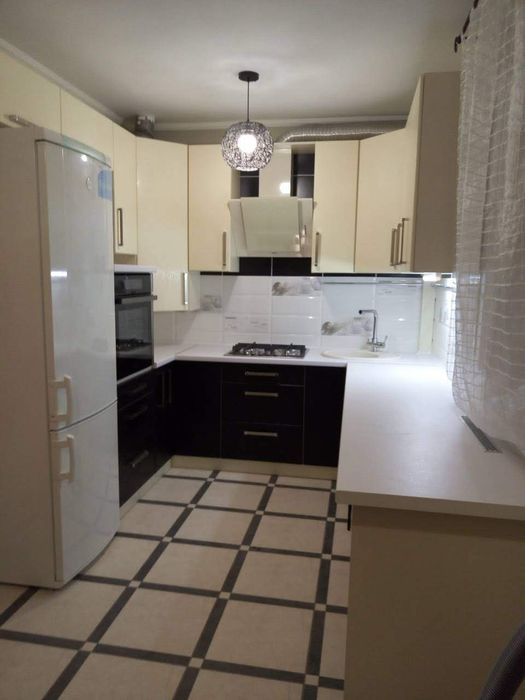 Продам дім в Ізюмі,з ремонтом,,90 кв.