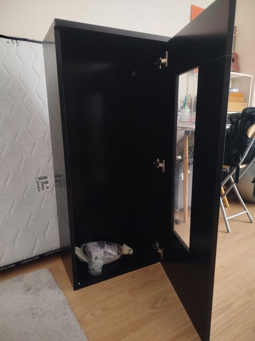 Móvel / Estante preto