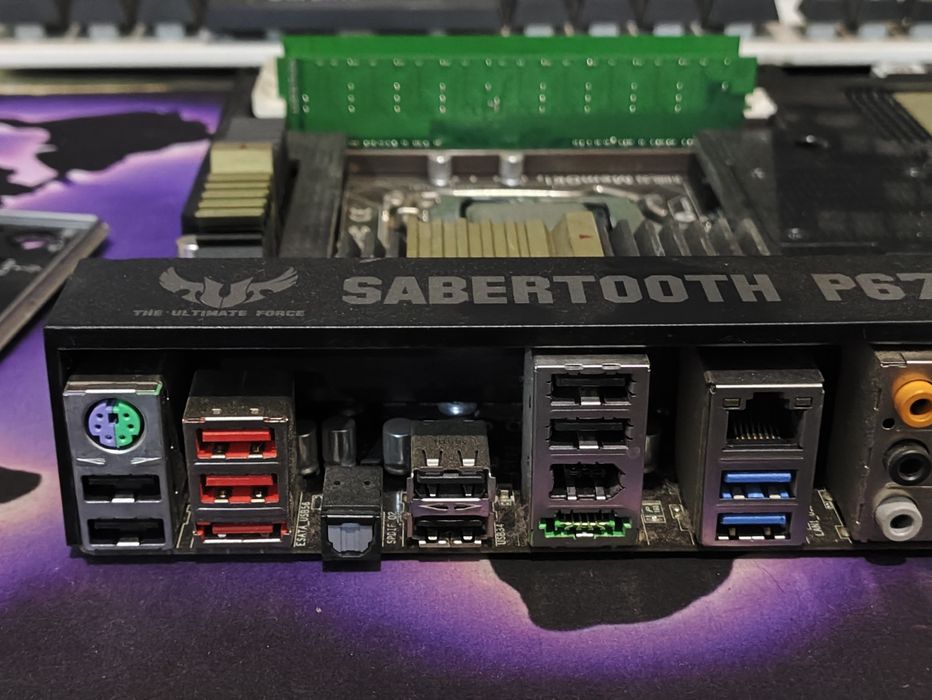 Материнська плата ASUS Sabertooth p67+Intel core i7 2600+6 gb озп.