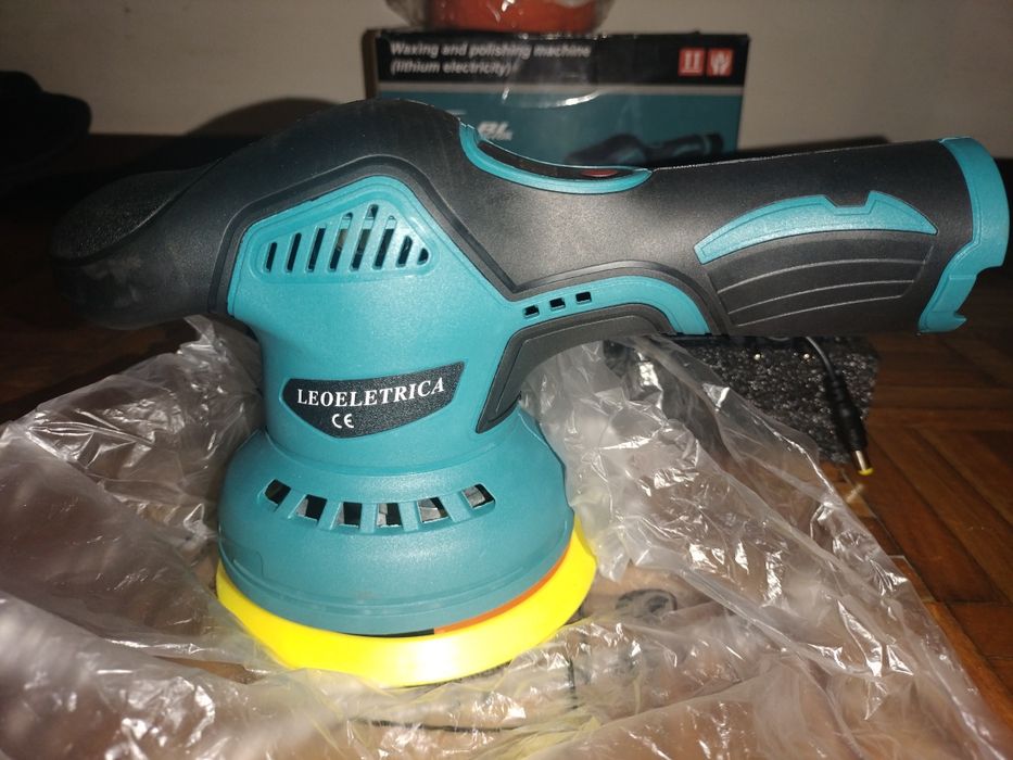 Máquina de encerar e polir