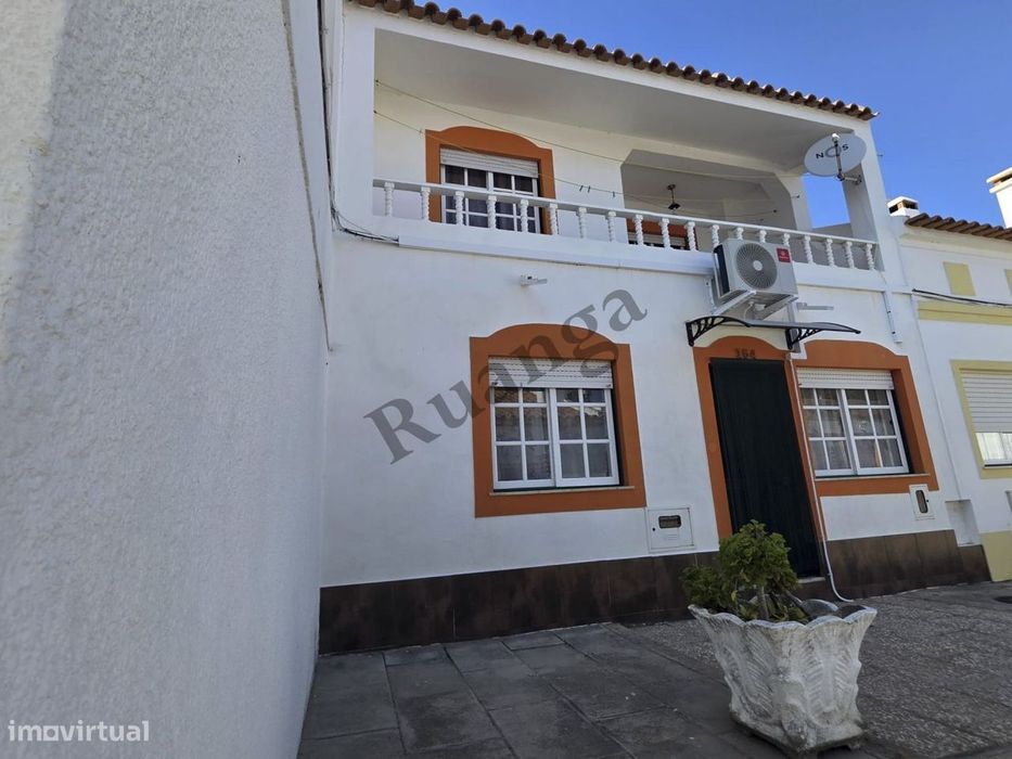 Moradia T4 para venda em Vila Nova de Santo André
