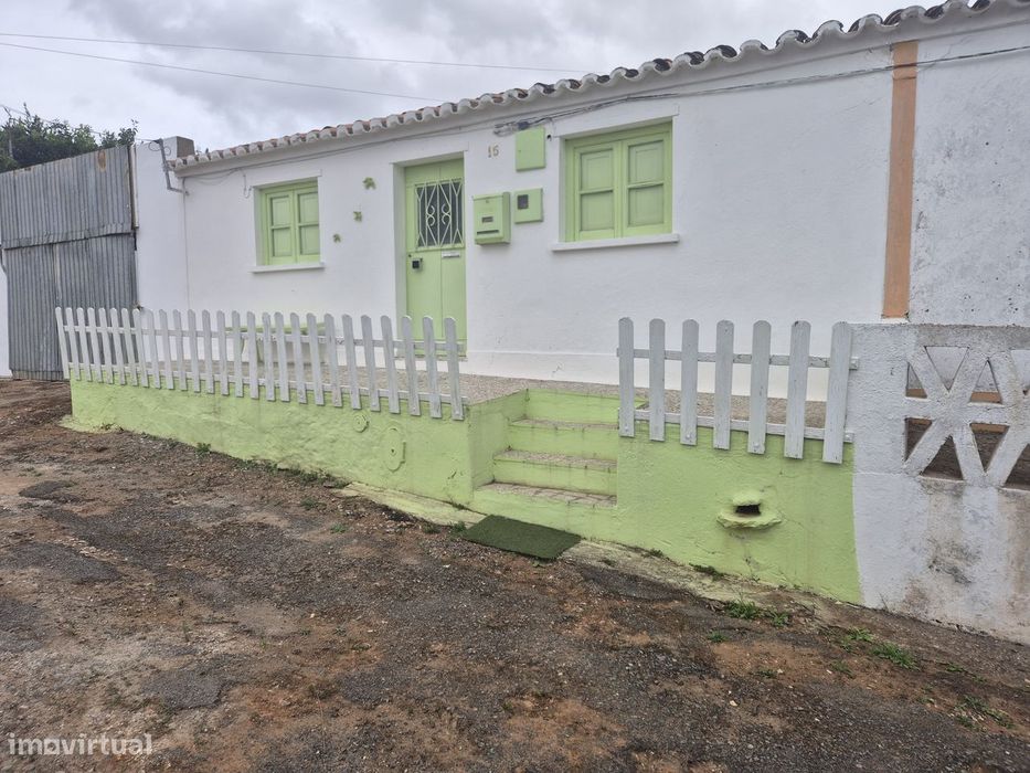 Moradia V3 com logradouro em Garvão-Ourique — Garvão E Santa Luzia, Beja
