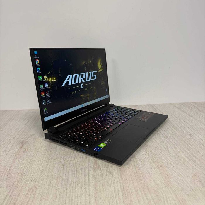Gigabyte Aorus 15P XD	 240Hz i7 11800H 16Gb SSD 1Tb RTX 3070